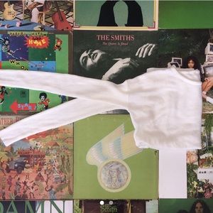 WHITE KNITTED SWEATER